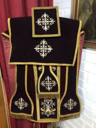 Red embroderie Roman Chasuble,  vestment,  chalice,  monstrance,  reliquary 11