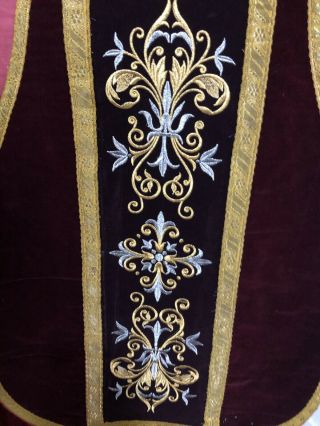 Red embroderie Roman Chasuble,  vestment,  chalice,  monstrance,  reliquary 9