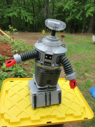 Trendmasters Big Lost In Space Classic Series Radio Control B - 9 Robot 1998 24 "