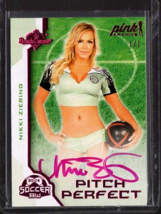Nikki Ziering 1/1 2015 Benchwarmer Pink Archive Auto Pitch Perfect