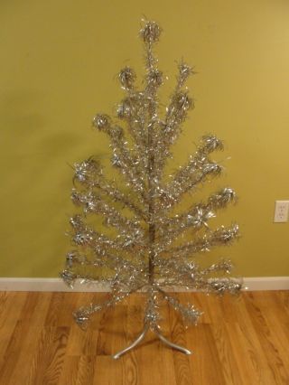 Vintage Sparkler Aluminum 4 Ft Christmas Tree 50 Branch Complete With Stand