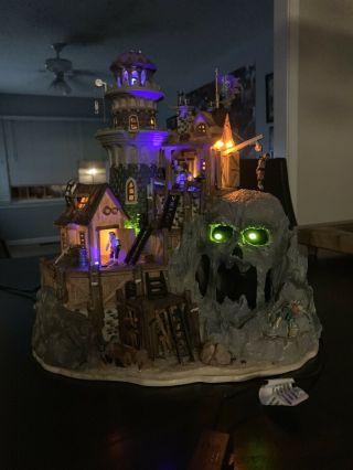 Lemax Spooky Town Isle Of Doom Lighthouse 3