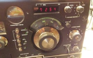 Sony CRF - 320 AM,  FM,  Shortwave Radio Receiver 2