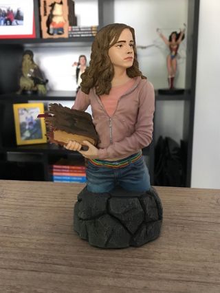 Harry Potter Hermione Granger Bust by Gentle Giant 4