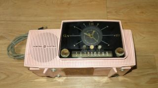 1955 Mid Century Modern General Electric Tube Clock Radio Ge Model 913 Pink