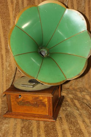 Aretino Disc Phonograph Talking Machine With Green Outside Horn 78 Rpm Columbia