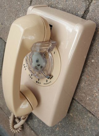 Vtg Western Electric R 84 - 11 Tan - Rotary Wall Mount Telephone - At&t Handle - Phone