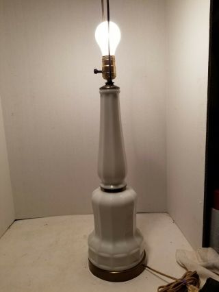 MID CENTURY HOLLYWOOD REGENCY CLASSIC FRENCH STYLE WHITE GLASS LAMP BRASS/METAL 6