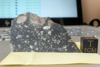 Meteorite Nwa 11273 (lunar) - 6.  76 G