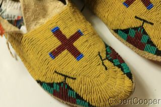 SIOUX BEADED MOCCASINS - CIRCA 1920 ' s 2