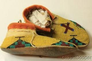 SIOUX BEADED MOCCASINS - CIRCA 1920 ' s 4
