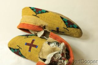 SIOUX BEADED MOCCASINS - CIRCA 1920 ' s 5