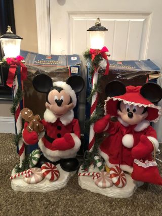 Mickey & Minnie Unlimited Santa 