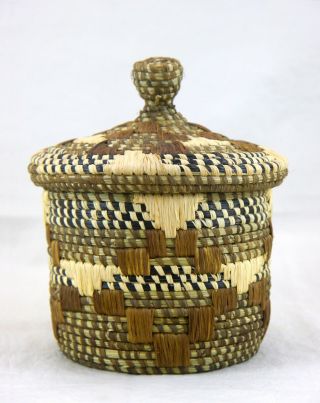 Uganda,  Africa Hand Made Woven Basket W Handled Cover By Sera Kyomugisha.  5.  6 " T