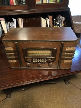 1940 Montgomery Ward Airline AM/SW Table Radio Model 729 2