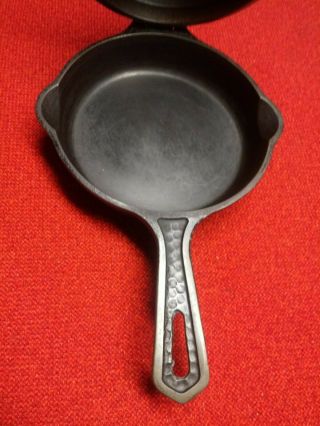 SCARCE 3 GRISWOLD HAMMERED BLACK CAST IRON SKILLET 2013 W/ HINGED LID 2093 3