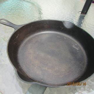 RARE Antique GRISWOLD Cast Iron SKILLET Frying Pan 9 LARGE SLANT LOGO no ERIE 2