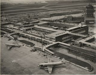 Large Vintage Photo - Bea Viscount & Dc - 3 At London Airport