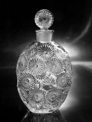 R.  Lalique Lilas By Worth Perfume Bottle Clear Daisies Moulded Ca.  1937 5.  25 "