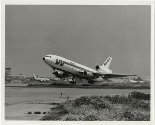 Large Vintage Photo - Western Airlines Dc - 10