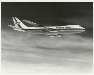 Large Vintage Photo - Garuda Boeing 747 Pk - Gsa In - Flight