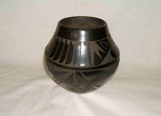 Martha Appleleaf San Ildefonso Black Pottery Feather Pot/Jar - Blue Ribbon Award 10