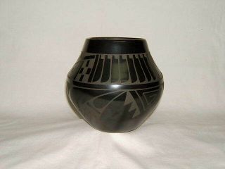 Martha Appleleaf San Ildefonso Black Pottery Feather Pot/jar - Blue Ribbon Award