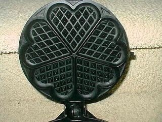 Griswold Alfred Andresen Heart & Star Shaped Cast Rosette Waffle Iron & Base 8 3