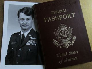 Official Usa Passport Military Officer Vietnam War Era Usaf Pilot 1979 Scarce
