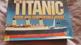 The TITANIC BOOK AND SUBMERSIBLE MODEL By Susan Hughes & Steve Santini 5