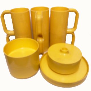 1970’s Massimo Vignelli Heller Yellow Melamine Melmac Cups & Saucers