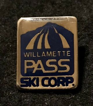 Willamette Pass Ski Corp Skiing Pin Badge Oregon Souvenir Travel Resort Lapel