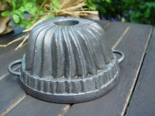 cast iron bundt cake pan,  cast iron cake pan,  antique,  small 2