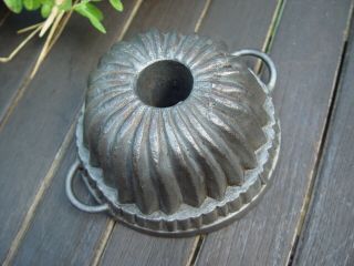 cast iron bundt cake pan,  cast iron cake pan,  antique,  small 4