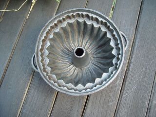 cast iron bundt cake pan,  cast iron cake pan,  antique,  small 7