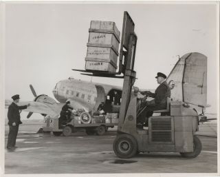 Large Vintage Photo - Bea Douglas Dc - 3 Loading Freight