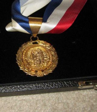 Personal Effects - Estate Harold Wilson - MEDAL PRESENTED BY B ' NAI B ' RITH 1975 3
