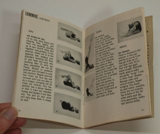 Vintage 1960 Dell Purse Book A FIGURE in 30 DAYS 4