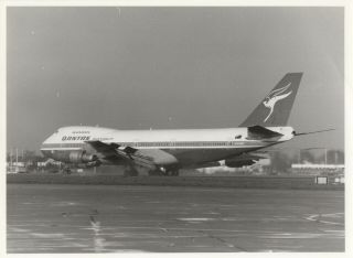 Large Vintage Photo - Qantas Boeing 747 Vh - Ebg