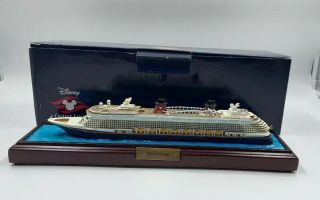 Official Dcl Disney Cruise Line Olszewski Scale Model Ship Dream Lights Up