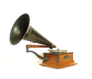Exceptional 1902 Victor R Phonograph Complete,  Correct & All A Gem