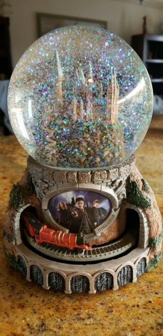 Harry Potter Journey To Hogwarts Illuminated Musical Glitter Snow Globe.  Nwb