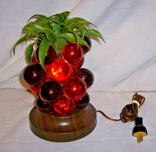 VINTAGE MID CENTURY RETRO LUCITE CLUSTER GRAPE PINEAPPLE TABLE LAMP LIGHT AMBER 2
