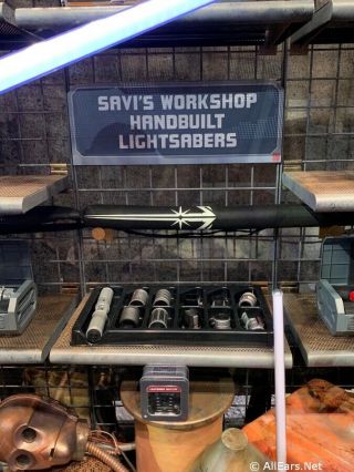 Disneyland Savi’s Workshop Custom Build Your Own Lightsaber Galaxy’s Edge Design