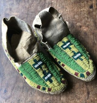 Late 19th C Plains Native American Indian Childrens Beaded Moccasins