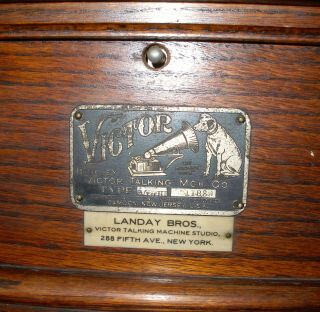 c.  1906 Early Victor III Phonograph,  Landay Bros.  NY Dealer Tag,  Serial 11839 2