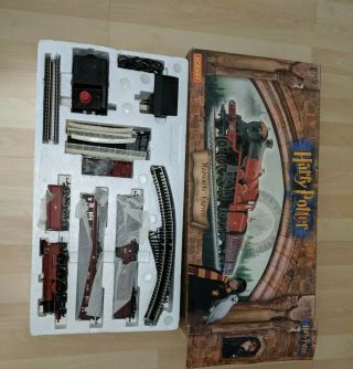 Harry Potter And The Philosopher ' s Stone Hornby Hogwarts Express Train 2