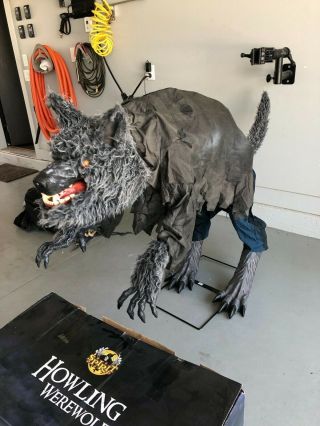 Howling Werewolf Spirit Halloween Prop