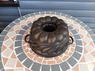 Cast Iron Baking Pan Mold Bundt Cake France Antique Rare