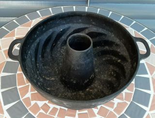 Cast iron baking pan mold bundt cake cyclone swirl le creuset no3 3 antique rare 6